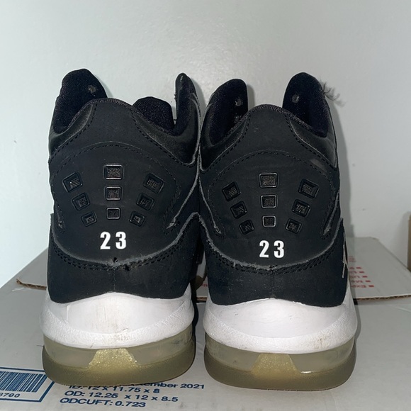 Boys Jordan Flight team size 5.5 - Picture 4 of 6